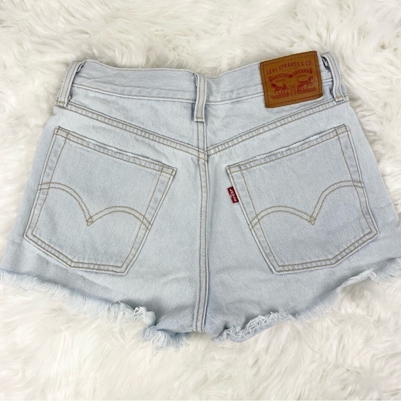 Levi's Light Wash Distressed Cut Off Shorts Size 26 - Picture 7 of 7